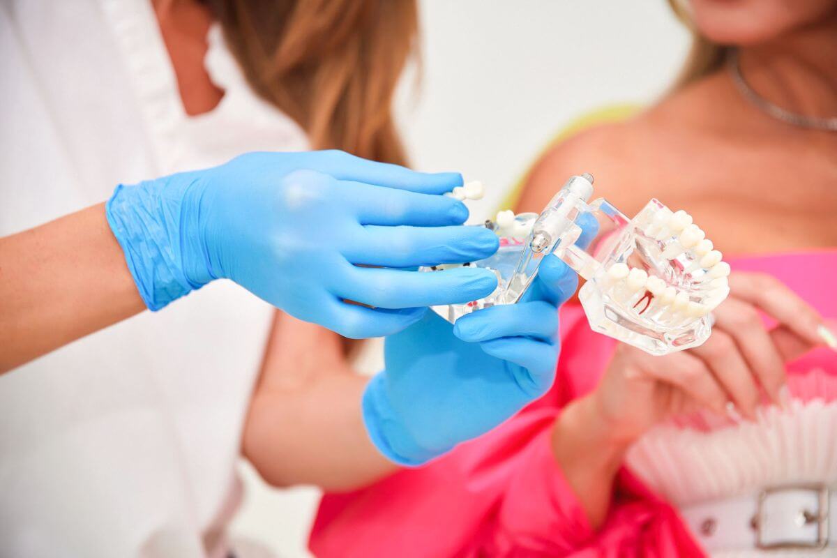 Coroana dentară provizorie – rol, întrebări frecvente și recomandări