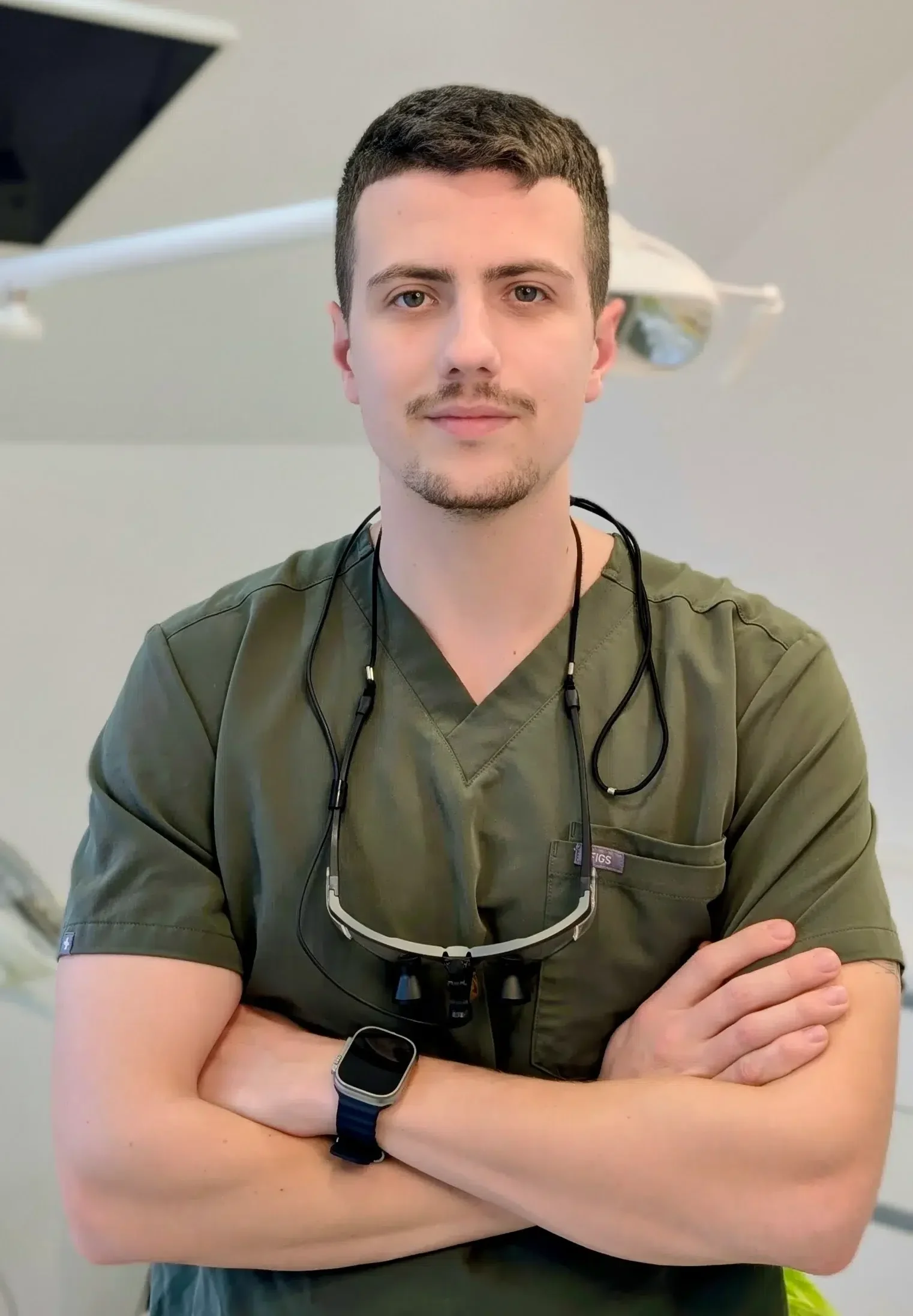 Dr. Pop Mihnea medic chirugie orala implantologie